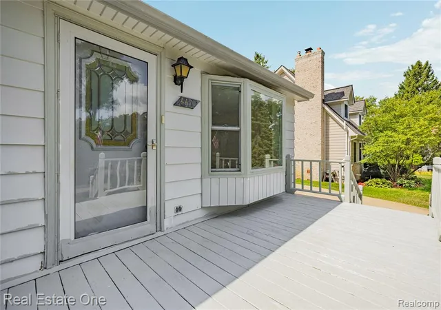 Photo 3 of Sale Pending at 4470 Bethune Ct, West Bloomfield, MI 48323 | MLS# 61025961 | Listing updated on 2026-10-10