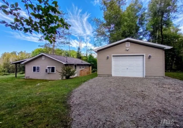 Photo 4 of Single family home for sale at 6480 Jimary Ln, Gladwin, MI 48624 | MLS# 50220634 | Listing updated on 2026-09-02