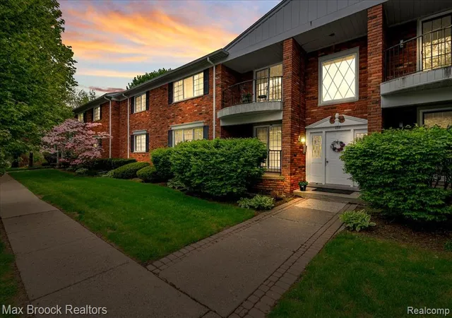 Photo 1 of Condo for sale at 1711 Huntingwood Ln #C, Bloomfield Hills, MI 48304 | MLS# 61036536 | Listing updated on 2026-10-25