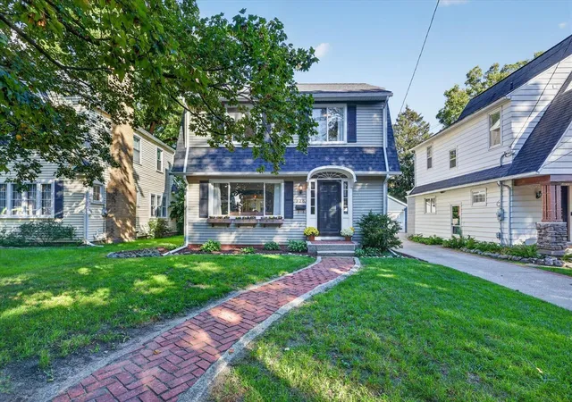 Photo 1 of Sale Pending at 328 Glenhaven Ave, Grand Rapids, MI 49504 | MLS# 70561498 | Listing updated on 2026-10-08