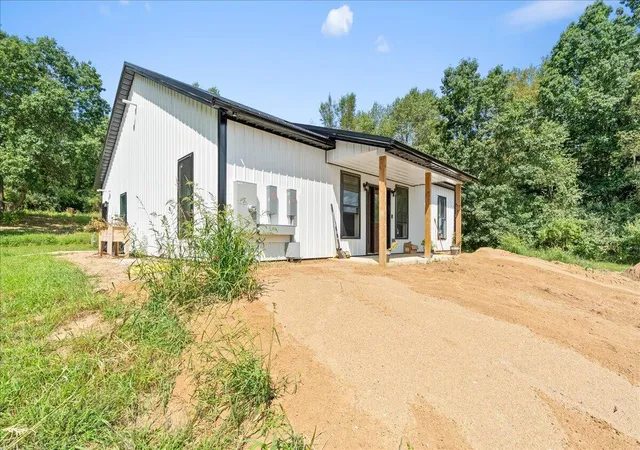 Photo 4 of Single family home for sale at 25455 N L Dr, Albion, MI 49224 | MLS# 70554836 | Listing updated on 2026-09-14