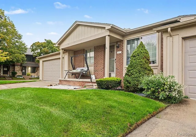 Listing Photo 4 - Condo for sale in building located at 24242 Old Kent Rd, Warren, MI 48091