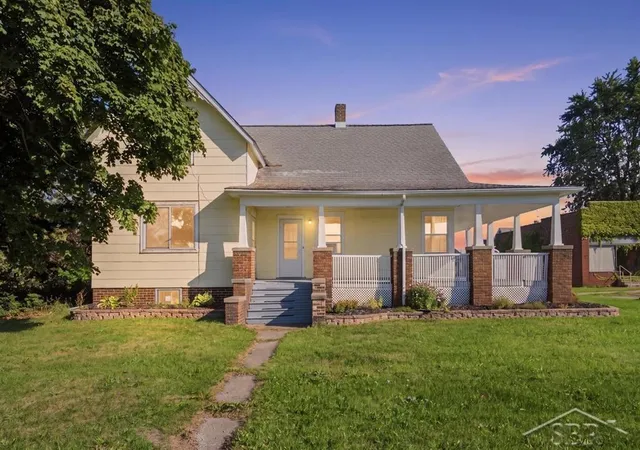 Photo 1 of Sale Pending at 20 W Hotchkiss Rd, Bay City, MI 48706 | MLS# 50222124 | Listing updated on 2026-10-12