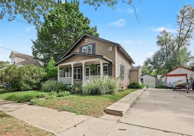Photo 1 of Single family home for sale at 2020 Lafayette Ave, Grand Rapids, MI 49505 | MLS# 70559694 | Listing updated on 2026-09-28