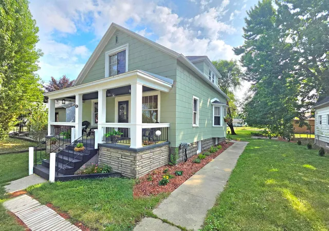 Photo 3 of Single family home for sale at 1205 Michigan Ave, Bay City, MI 48708 | MLS# 50217787 | Listing updated on 2026-09-30