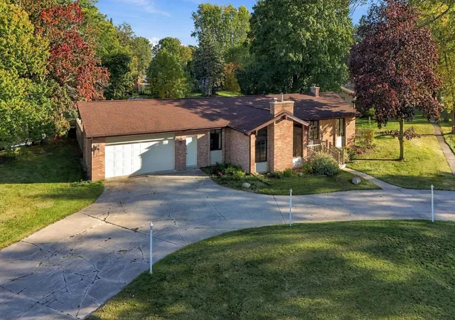 Photo 1 of Sale Pending at 401 Southlawn Dr, Auburn, MI 48611 | MLS# 50224123 | Listing updated on 2026-10-11