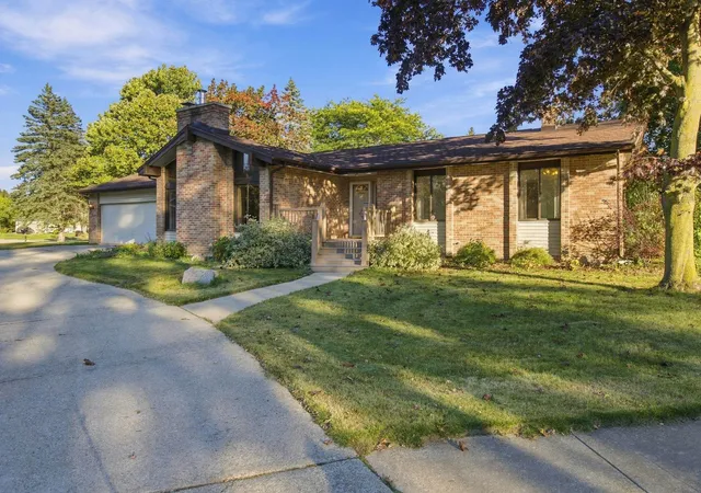 Photo 2 of Sale Pending at 401 Southlawn Dr, Auburn, MI 48611 | MLS# 50224123 | Listing updated on 2026-10-11
