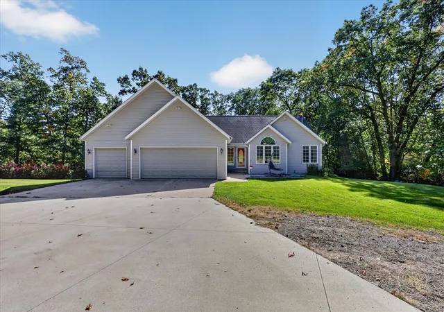 Photo 2 of Single family home for sale at 7144 Belmont Ave, Belmont, MI 49306 | MLS# 70564035 | Listing updated on 2026-10-21