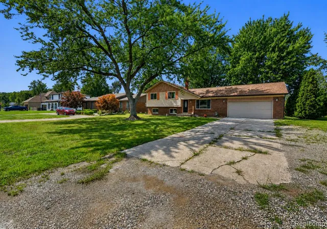 Photo 4 of Single family home for sale at 46365 Community Ctr Dr, Chesterfield, MI 48047 5203 | MLS# 61006490 | Listing updated on 2026-10-14