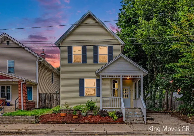 Single family home for sale at 621 Davis Ave, Grand Rapids, MI 49504 | MLS# 70557932