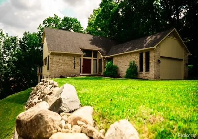 Photo 1 of Single family home for sale at 8454 Fawn Valley Dr, Clarkston, MI 48348 4550 | MLS# 61024134 | Listing updated on 2026-09-01