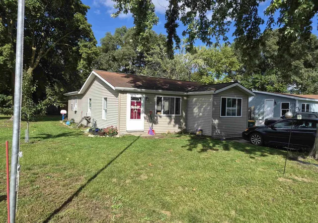 Photo 1 of Single family home for sale at 213 E Maple St, Gladwin, MI 48624 | MLS# 50223896 | Listing updated on 2026-10-05
