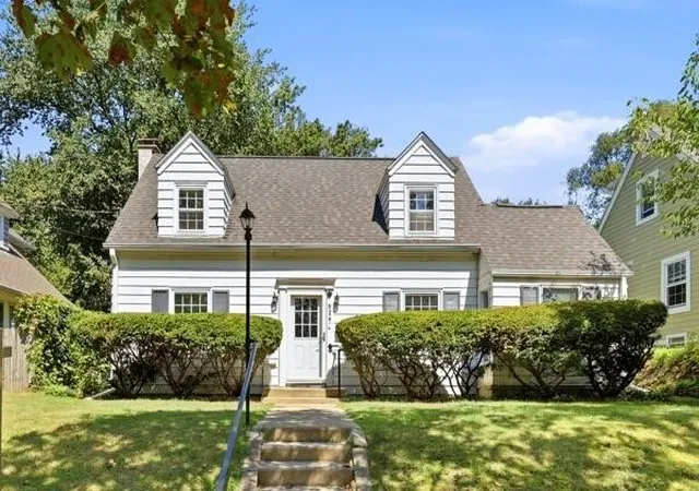 Photo 1 of Sale Pending at 526 Montrose Ave, Kalamazoo, MI 49008 | MLS# 70555648 | Listing updated on 2026-10-05