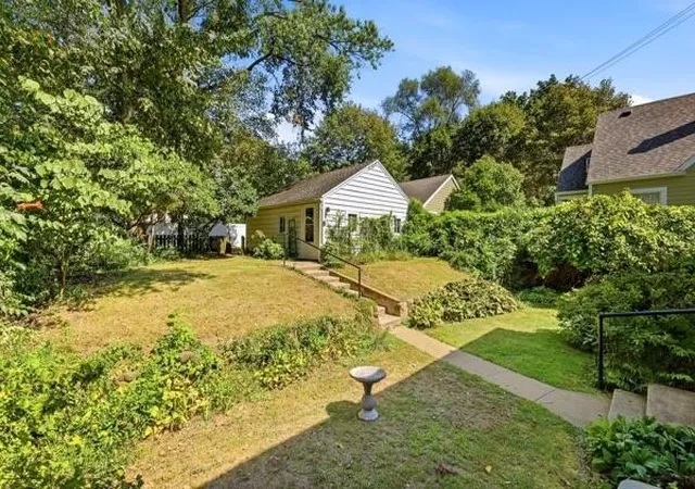 Photo 2 of Sale Pending at 526 Montrose Ave, Kalamazoo, MI 49008 | MLS# 70555648 | Listing updated on 2026-10-05