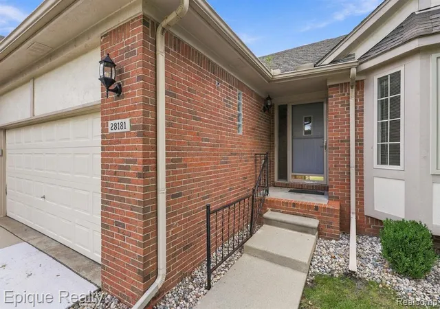 Photo 2 of Sale Pending at 28181 Cottonwood Ct #31, Chesterfield, MI 48047 | MLS# 61032045 | Listing updated on 2026-10-16