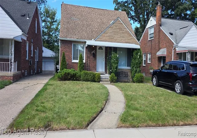 Photo 1 of Single family home for sale at 16735 Lincoln Ave, Eastpointe, MI 48021 | MLS# 61029648 | Listing updated on 2026-10-03