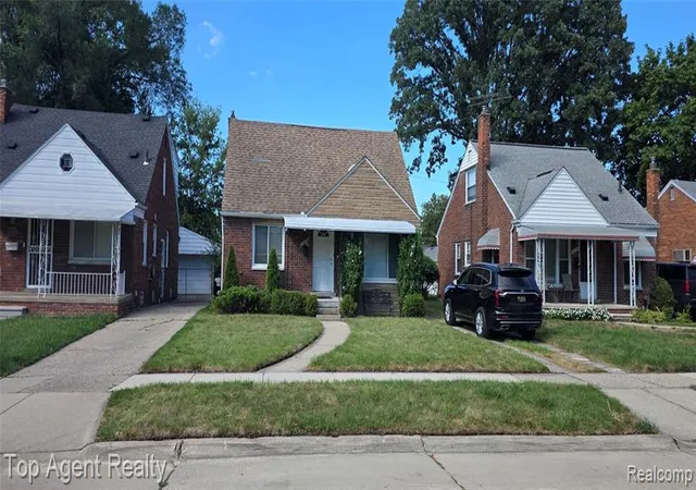 Photo 2 of Single family home for sale at 16735 Lincoln Ave, Eastpointe, MI 48021 | MLS# 61029648 | Listing updated on 2026-10-03