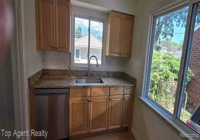 Photo 4 of Single family home for sale at 16735 Lincoln Ave, Eastpointe, MI 48021 | MLS# 61029648 | Listing updated on 2026-10-03