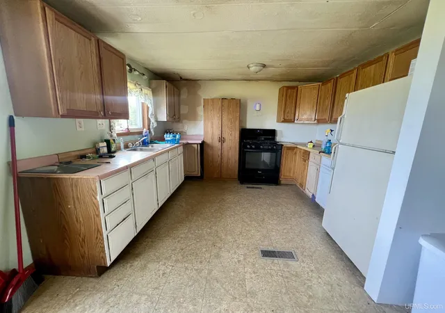 Photo 3 of Sale Pending at 14636 Airport F5 Rd, Rock, MI 49880 | MLS# 50221829 | Listing updated on 2026-10-06