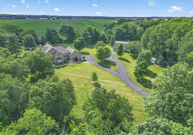 Photo 2 of Mansion for sale at 9425 Ravine Ridge Dr, Caledonia, MI 49316 | MLS# 70547169 | Listing updated on 2026-09-12