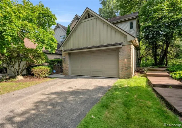 Photo 1 of Condo for sale at 37418 Legends Trl Dr, Farmington Hills, MI 48331 | MLS# 61035608 | Listing updated on 2026-10-25