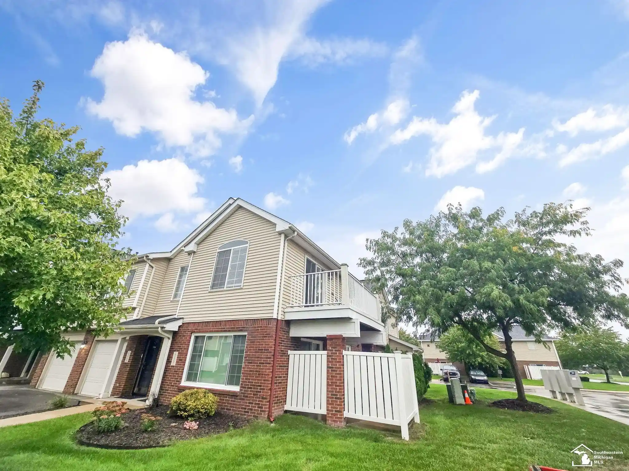 Listing Photo 2 - Condo for sale in 22069 Fairlane Blvd located at 22069 Fairlane Blvd, Woodhaven, MI 48183 - Unit #building L