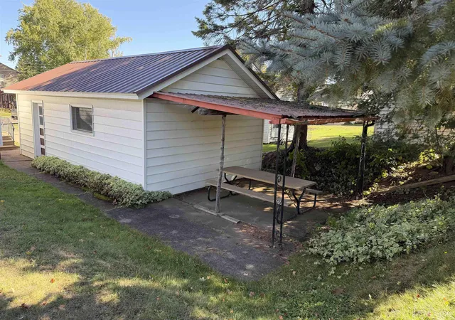 Photo 3 of Single family home for sale at 410 N 1st Avenue, Hurley, WI 54534 | MLS# 50223215 | Listing updated on 2026-09-28