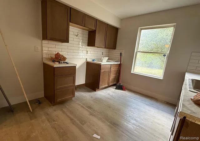 Photo 3 of Single family home for sale at 450 Kitchener St, Detroit, MI 48215 3021 | MLS# 60365893 | Listing updated on 2026-10-19