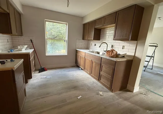 Photo 4 of Single family home for sale at 450 Kitchener St, Detroit, MI 48215 3021 | MLS# 60365893 | Listing updated on 2026-10-19
