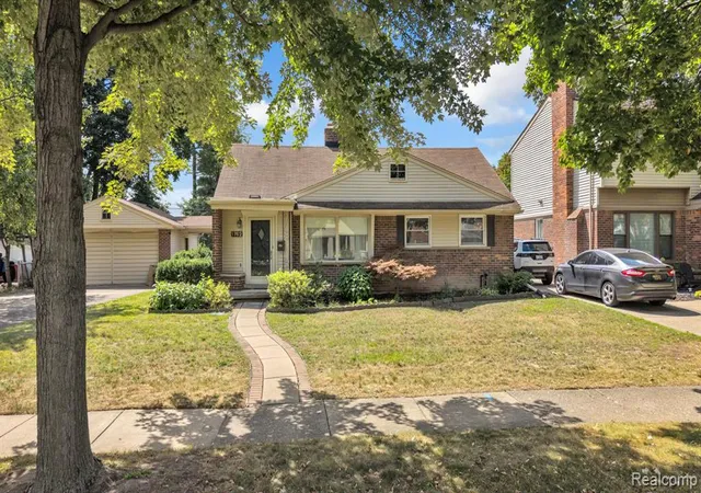 Photo 2 of Sale Pending at 1762 Sherwood Ct, Dearborn, MI 48124 4018 | MLS# 61025490 | Listing updated on 2026-09-13