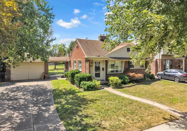 Photo 3 of Sale Pending at 1762 Sherwood Ct, Dearborn, MI 48124 4018 | MLS# 61025490 | Listing updated on 2026-09-13