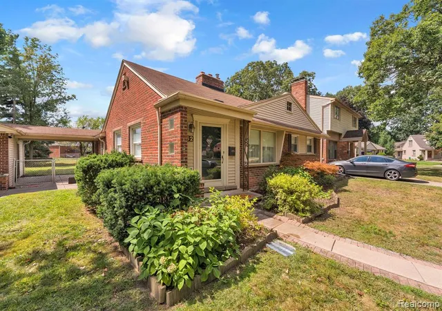 Photo 3 of Sale Pending at 1762 Sherwood Ct, Dearborn, MI 48124 4018 | MLS# 61025490 | Listing updated on 2026-09-13