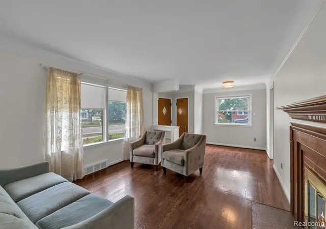 Photo 4 of Sale Pending at 1762 Sherwood Ct, Dearborn, MI 48124 4018 | MLS# 61025490 | Listing updated on 2026-09-13