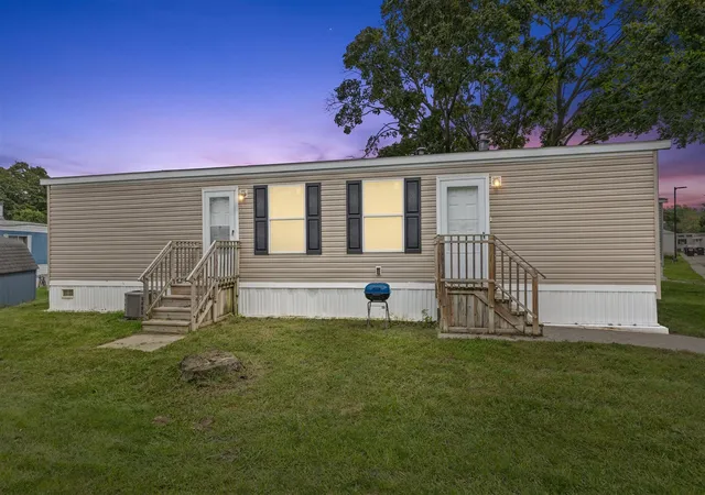 Photo 1 of Single family home for sale at 195 S Green Meadow St, Grand Rapids, MI 49548 | MLS# 70558935 | Listing updated on 2026-10-05
