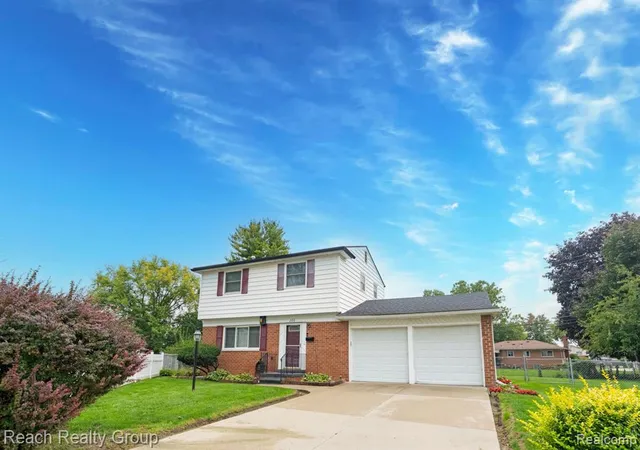Photo 1 of Sale Pending at 200 Clinton River Ct, Mount Clemens, MI 48043 | MLS# 61035574 | Listing updated on 2026-10-16