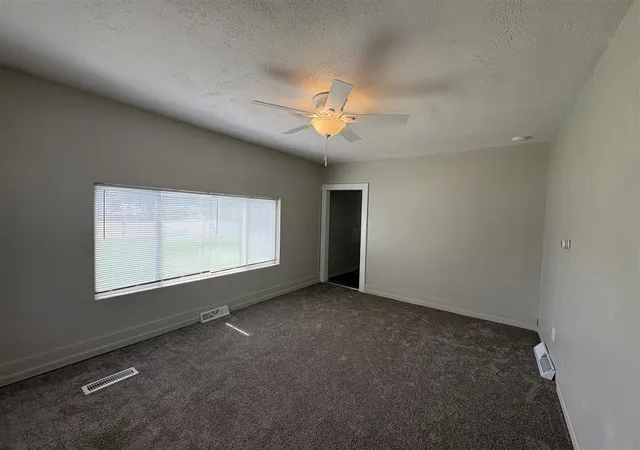 Photo 3 of Sale Pending at 1025 Hamilton Ave, Grand Rapids, MI 49504 | MLS# 70552774 | Listing updated on 2026-09-24