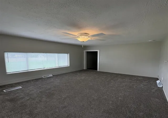 Photo 4 of Sale Pending at 1025 Hamilton Ave, Grand Rapids, MI 49504 | MLS# 70552774 | Listing updated on 2026-09-24