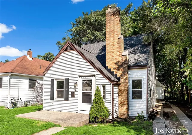 Photo 2 of Sale Pending at 903 Griggs St, Grand Rapids, MI 49507 | MLS# 70557283 | Listing updated on 2026-09-14