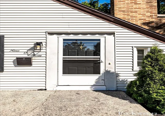 Photo 4 of Sale Pending at 903 Griggs St, Grand Rapids, MI 49507 | MLS# 70557283 | Listing updated on 2026-09-14