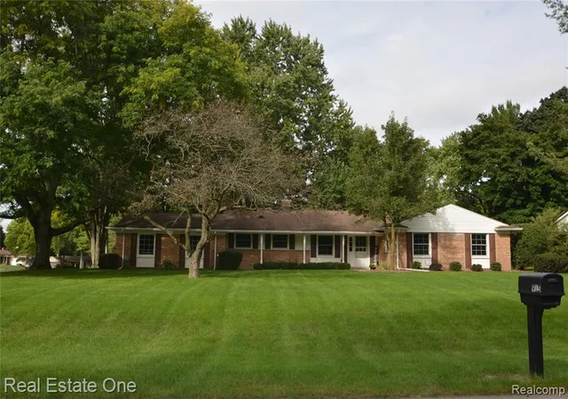 Photo 1 of Single family home for sale at 915 Ironstone Dr, Rochester Hills, MI 48309 | MLS# 61034192 | Listing updated on 2026-10-19