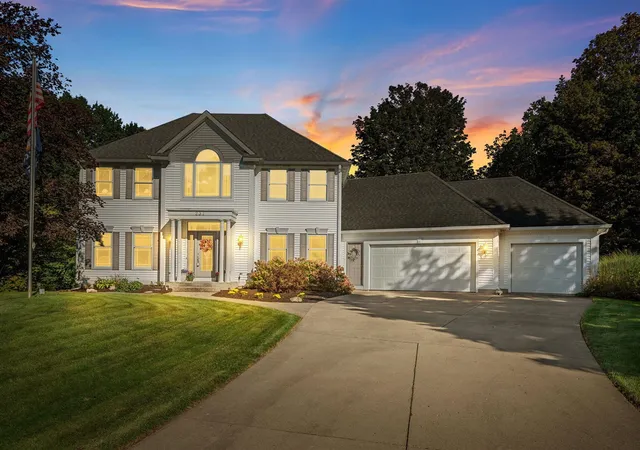Photo 2 of Single family home for sale at 237 Covington Ct, Grandville, MI 49418 | MLS# 70561466 | Listing updated on 2026-10-20