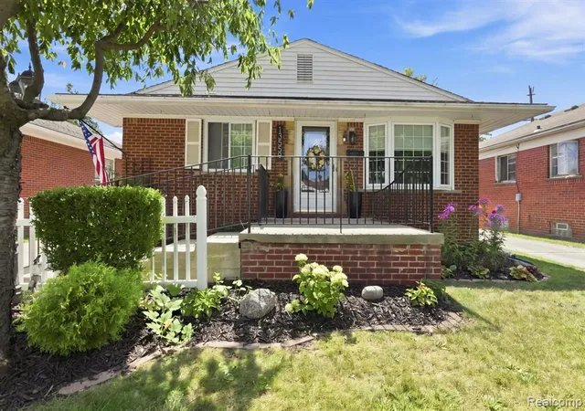 Photo 2 of Sale Pending at 13559 Brest St, Southgate, MI 48195 1701 | MLS# 61025038 | Listing updated on 2026-10-02