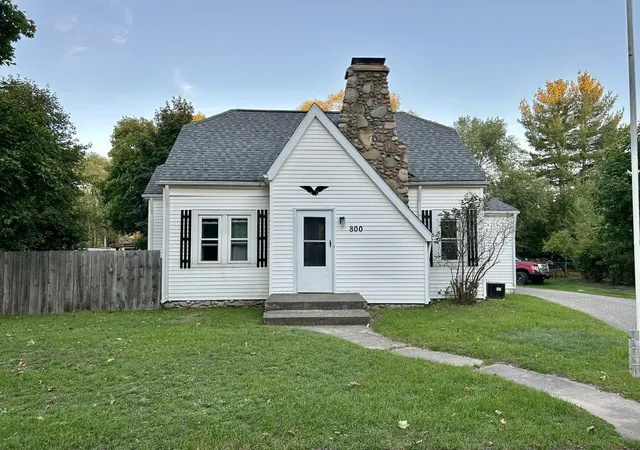 Photo 1 of Single family home for sale at 800 N Cayuga St, Gladwin, MI 48624 | MLS# 50224204 | Listing updated on 2026-10-08