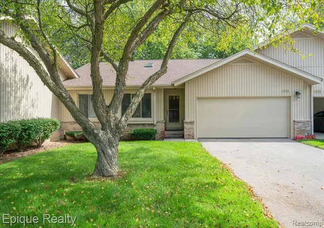 Photo 1 of Sale Pending at 1925 Country Ln, Lake Orion, MI 48360 1834 | MLS# 61030305 | Listing updated on 2026-10-03