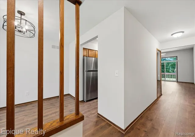 Listing Photo 5 - Condo for sale in building located at 1925 Country Ln, Lake Orion, MI 48360