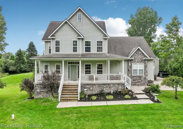 Photo 1 of Single family home for sale at 2633 Groveland Rd, Ortonville, MI 48462 | MLS# 61025568 | Listing updated on 2026-09-16