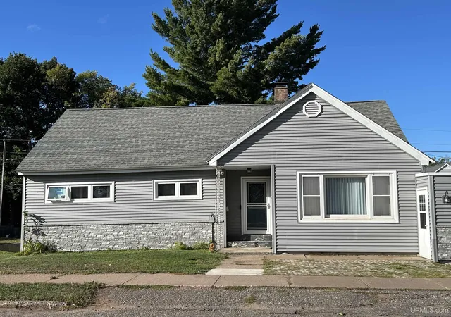 Photo 2 of Single family home for sale at 745 Wabash St, Ishpeming, MI 49849 | MLS# 50222023 | Listing updated on 2026-09-24