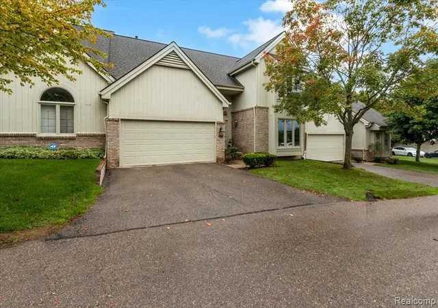 Photo 2 of Condo for sale at 24547 Martel Dr, Farmington Hills, MI 48335 | MLS# 61037238 | Listing updated on 2026-10-09