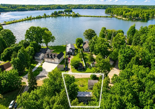 Photo 1 of Single family home for sale at 5850 Ridge St, Newaygo, MI 49337 | MLS# 70553027 | Listing updated on 2026-09-14