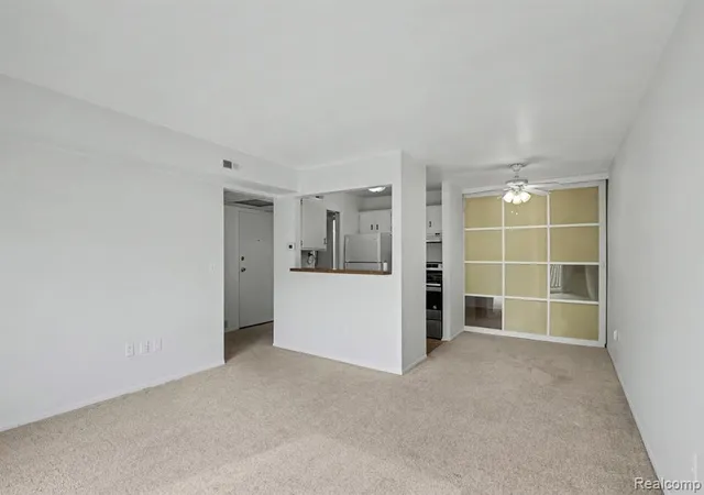 Listing Photo 1 - Condo for sale in building located at 833 Bloomfield Vlg Blvd, Auburn Hills, MI 48326 - Unit #G